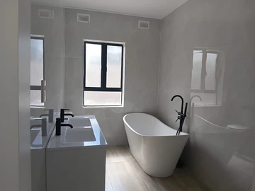 3 Bedroom Flat & Apartment