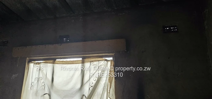 4-Bed Fixer-Upper with Borehole in Glen View