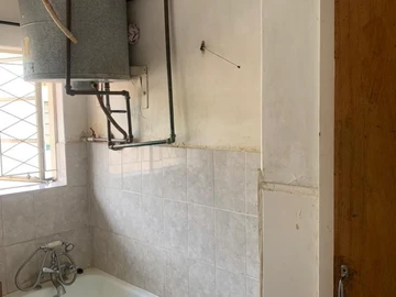 2 Bedroom Flat & Apartment