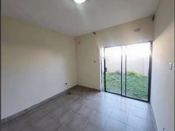 2 Bedroom Flat & Apartment