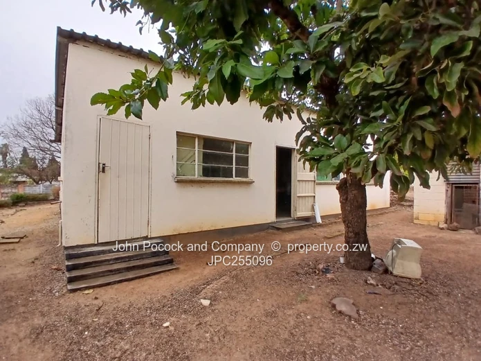 ESTABLISHED BURNSIDE | 4,048 m² | HOME & INVESTMENT OPPORTUNITY