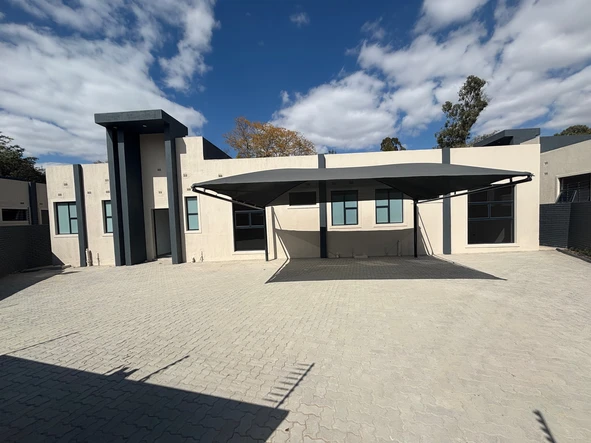 4 Bedroom Flat & Apartment
