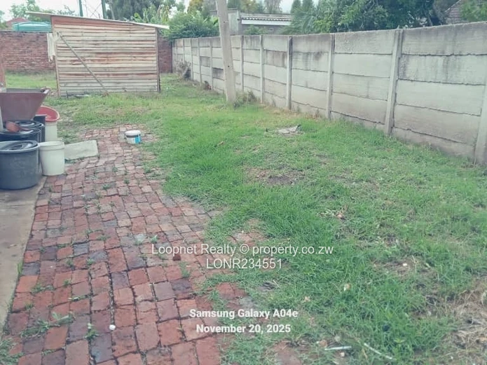 1650m² Marlborough Stand with Brick Cottage & Services