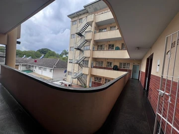 2 Bedroom Flat & Apartment