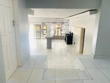 7 Bedroom Flat & Apartment