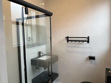 2 Bedroom Flat & Apartment