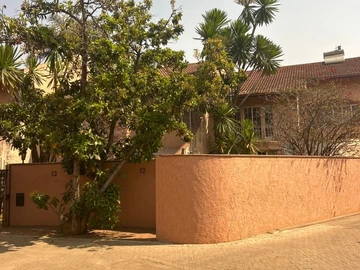 3 Bedroom Flat & Apartment