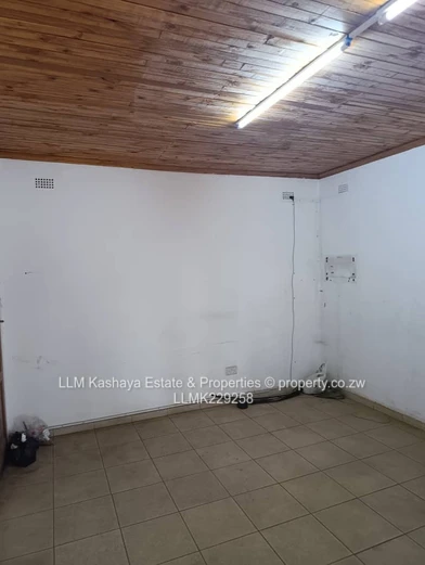 Warehouse to let in Ardbennie, Waterfalls, Harare