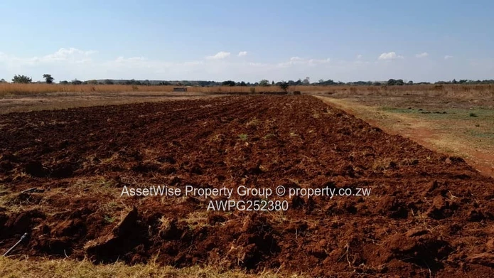 Kadoma Plot for sale