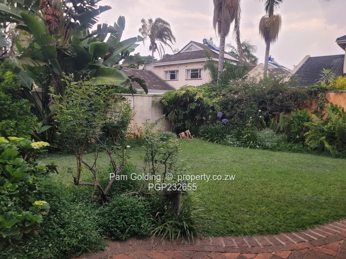 A Garden Flat With A Garden !!!