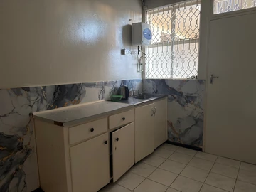 2 Bedroom Flat & Apartment