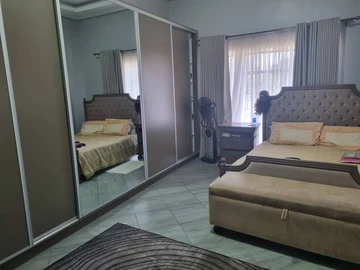 5 Bedroom Flat & Apartment