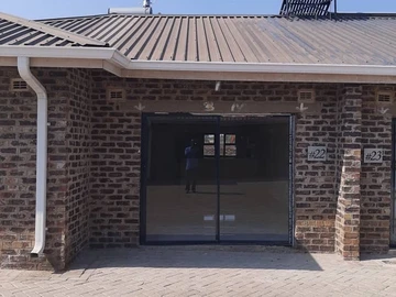 3 Bedroom Flat & Apartment