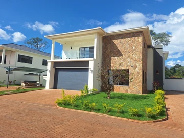 Executive Townhouses for sale in Vainona