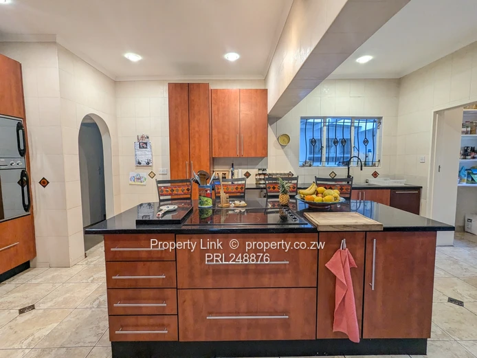 Family Friendly Highlands Home - Available 1 August