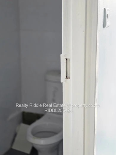 3-Bed Modern Flat with Borehole in Rainham, Harare West