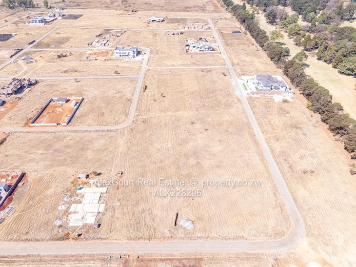 Pomona City – Luxury Golf Estate Stands