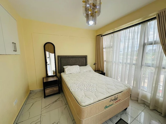 Sunlit 2-Bed Avenues Flat with Verandah & Solar