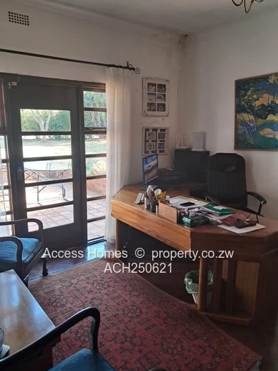 A charming Residence close Kew Drive and Ridgeway North  (Sole Mandate)