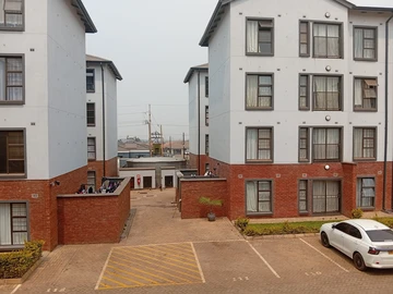 2 Bedroom Flat & Apartment
