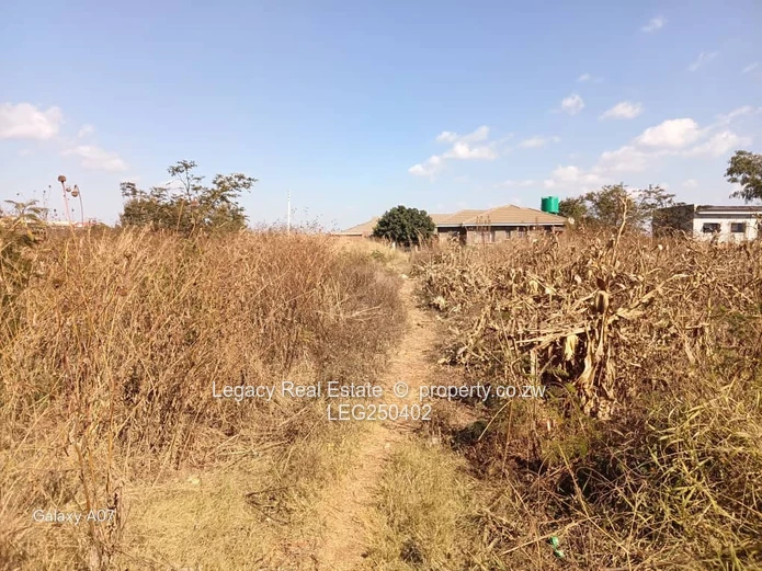 1500m² Vacant Stand in Hatcliffe — Level with Road Access