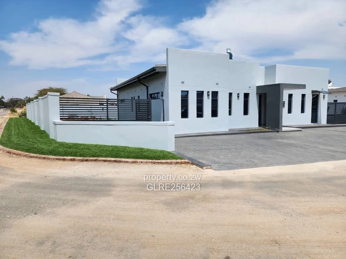 Modern 4BR Greendale Flat — Borehole, Designer Kitchen