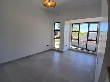 2 Bedroom Flat & Apartment