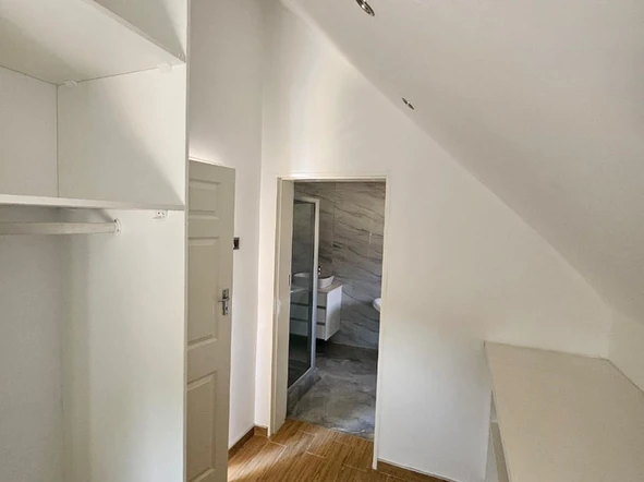 3 Bedroom Flat & Apartment