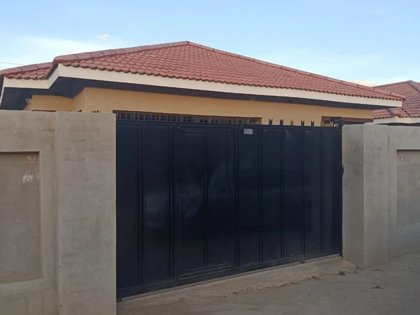 2 Bedroom Flat & Apartment