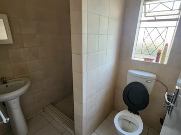 2 Bedroom Flat & Apartment