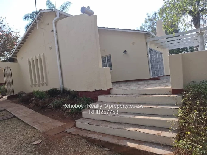 Spacious 4-Bed Home in Greystone Park — 4000m², Borehole