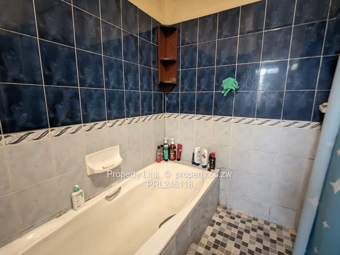 3 Bed 1.5 Bathroom House - Available 1 May