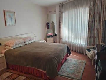 3 Bedroom Flat & Apartment