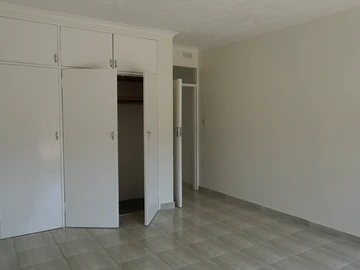 2 Bedroom Flat & Apartment