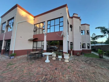 3 Bedroom Flat & Apartment