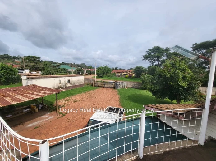 Prime 3,200sqm Stand with House & Staff Quarters