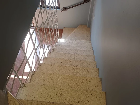 2 Bedroom Flat & Apartment