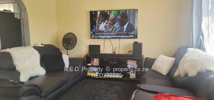 Charming 2-Bedroom Cottage to Rent in Northlynne!