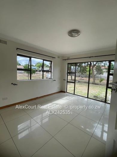 Very Neat And Spacious House In A Quiet Community!