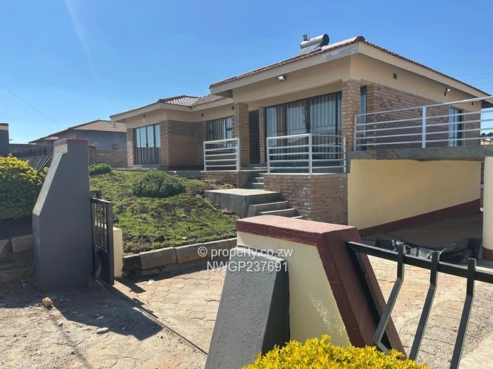 Selbourne Park 3-Bed Townhouse with Garage & Garden