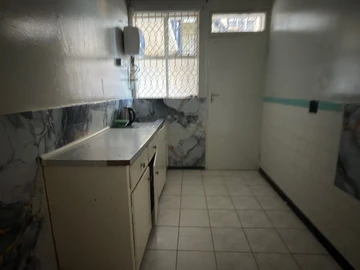 2 Bedroom Flat & Apartment