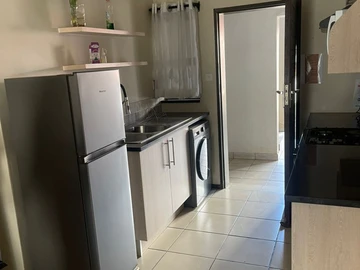 2 Bedroom Flat & Apartment