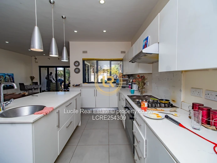 Modern 3- bedroom apartment to let