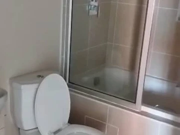 2 Bedroom Flat & Apartment