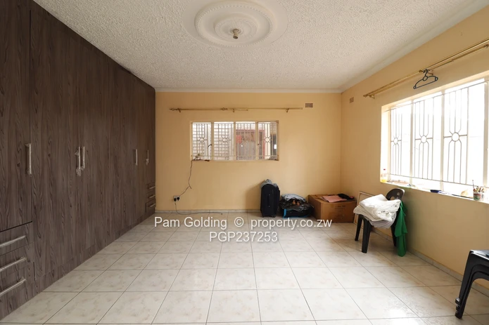 House for sale in Waterfalls/Picnic Park Area (Sole Mandate)