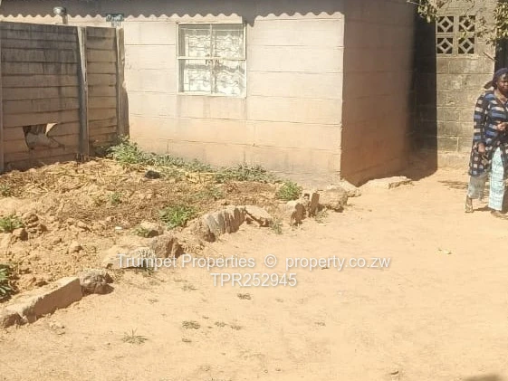 Secure Walled 1-Bed Home with Yard in Mkoba