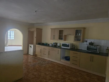 5 Bedroom House