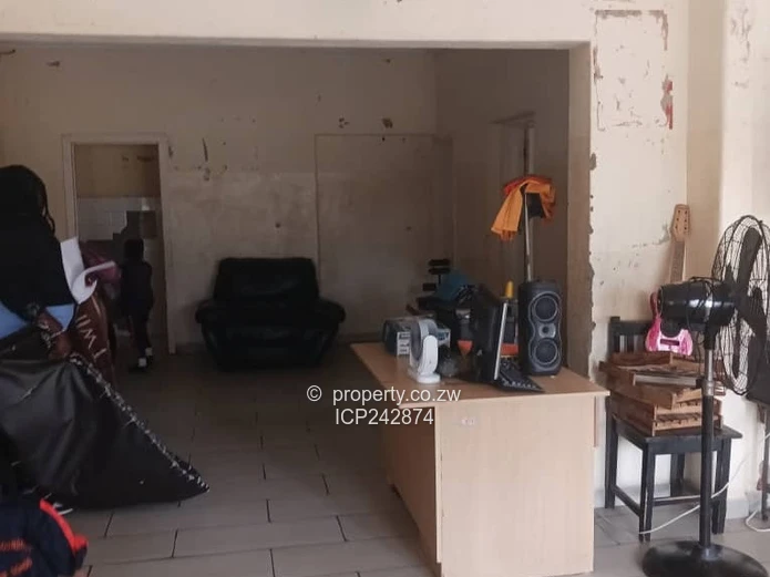 Hatfield 4 bedroom house 90K negotiable (Sole Mandate)