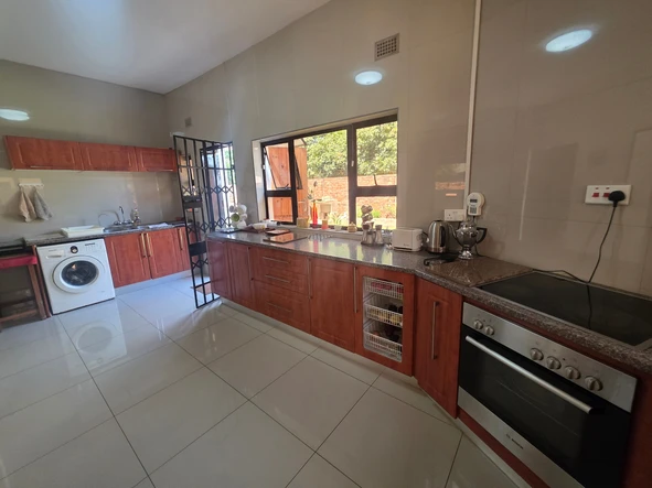 6 Bedroom House