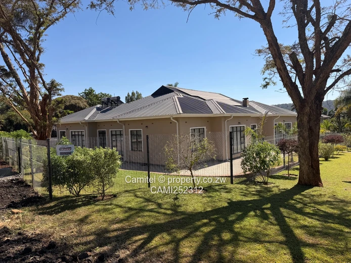 Borrowdale Brooke inside the boom-Newly build modern 4 beds all en-suite Solar & Borehole